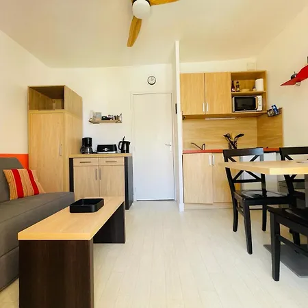 Le Grand Bleu-au Soleil Apartment