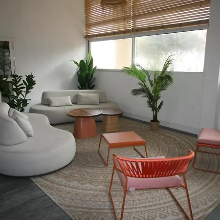 Le Grand Bleu-au Soleil Apartment